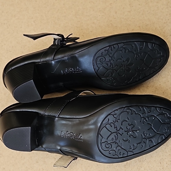 Womens patent leather heels with strap - Picture 5 of 6